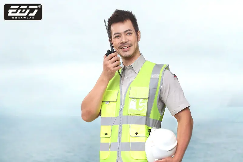 桃園中壢工作服推薦！衣哥日式反光系列，高品質反光襯衫與專業工程背心，守護夜間安全